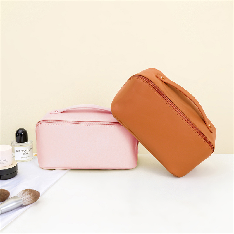 Customize Portable Waterproof PU Cosmetic Bag Standing Travel Storage Bag Custom Logo Toilet Bag for(图2)